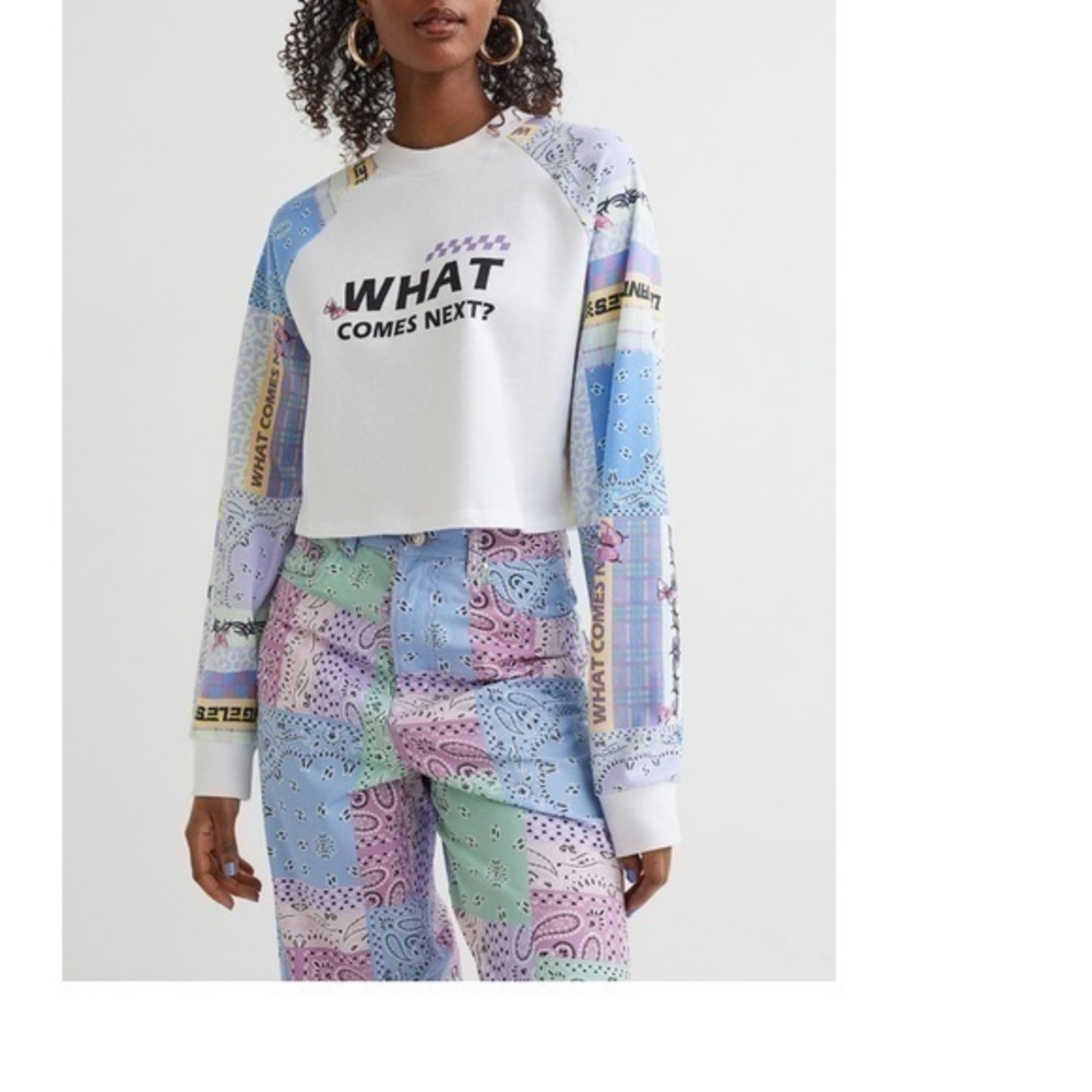 New H&M | Blue & White Long Sleeve Graphic Cropped Sweatshirt Size Medium - Picture 2 of 9